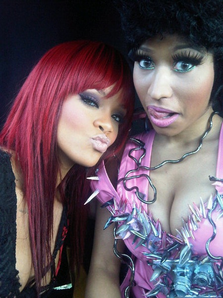 rihanna nicki 121 Hot Shot: Rihanna & Nicki Minaj On Set Of Fly Video