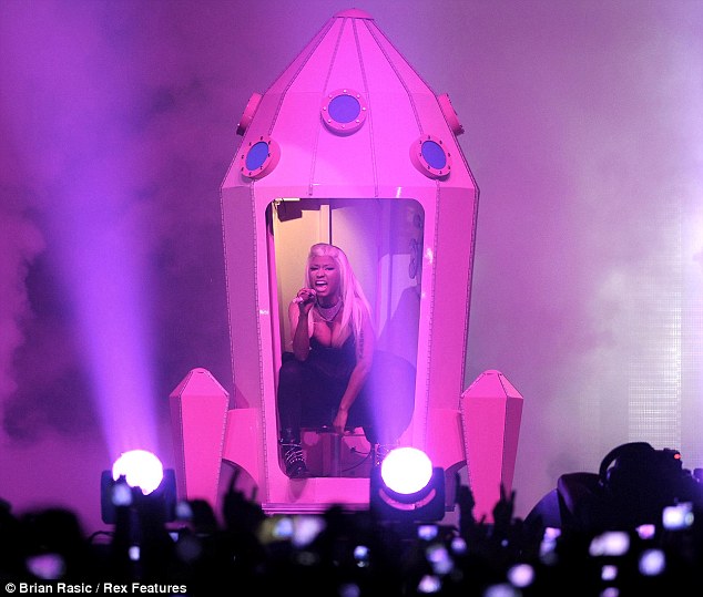 NICKI MINAJ PINK FRIDAY RELOADED TOUR 3 Hot Shots: Nicki Minaj Soars At Pink Friday