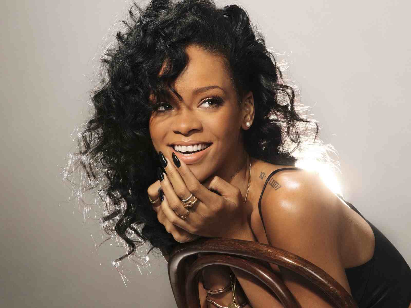 Rihanna's Latest Hair Transformation: Blue - wide 9