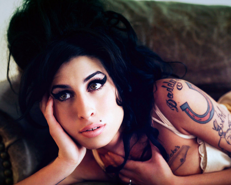 amy-winehouse-that-grape-juice-television-10