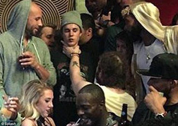 Justin Bieber Gets Choked Out 2016 That Grape Juice