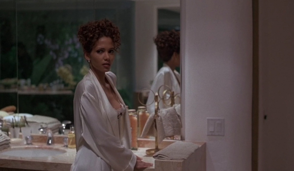 Halle-Berry-The-Rich-Mans-Wife