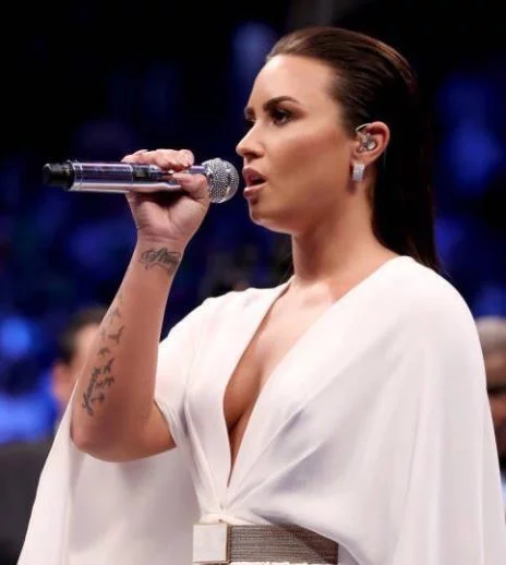 Demi Lovato Sings the National Anthem