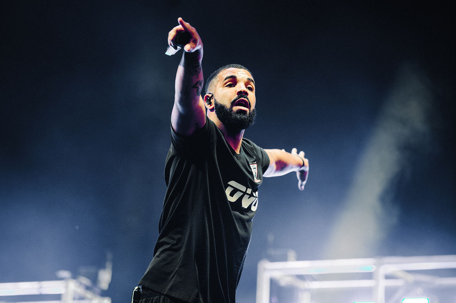 Drake Dominates 'Wireless' With Surprise Performance / J.Cole, Migos, & More Heat Up ...