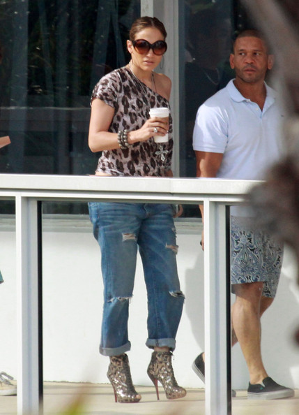 Hot Shots: Rihanna And Jennifer Lopez Have Lunch In Miami - That Grape ...