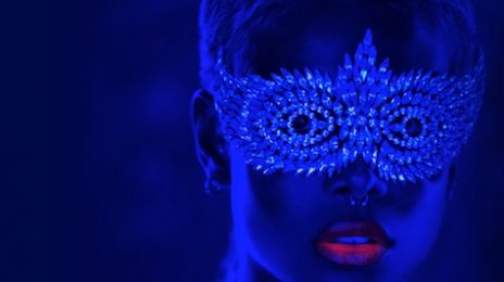 Videos: Kelis Performs 'Flesh Tone' Songs Acoustically 