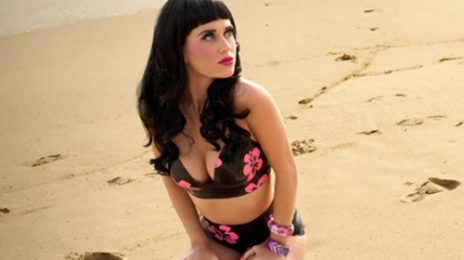Hot Shots: What Is Katy Perry Looking At?