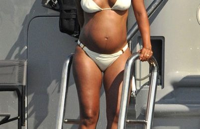 Hot Shot: Pregnant Alicia Keys Enjoys Her Honeymoon