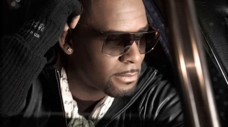 R. Kelly Performs 'Number One Hit' On 'Lopez Tonight'