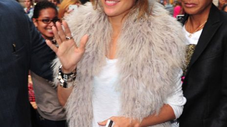 Hot Shots: Jennifer Lopez Enjoys Paparazzi Frenzy In NYC