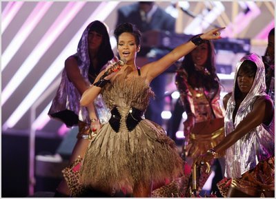 Rihanna Joins Grammy Performers Line-Up