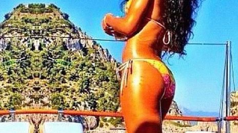 Hot Shots: Rihanna Glows In Capri