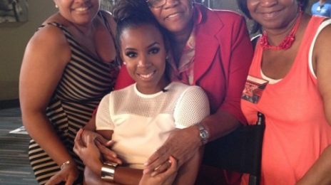 Kelly Rowland Cosies Up With Mom & Aunts At 'X Factor' / Beyonce Shares 'Talk A Good Game' Excitement