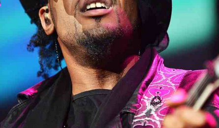 D'Angelo Suffers 'Serious Medical Emergency' / Cancels String Of Performances