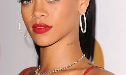 Watch: Rihanna Booed In Concert 