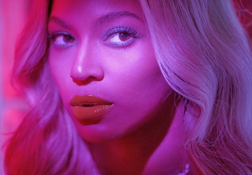 Hot Shot: Beyonce Shares New Snap With The 'BeyHive' - That Grape Juice