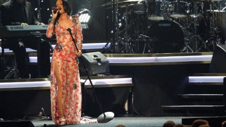 Watch:  Rihanna Tributes Lionel Richie With 'Say You, Say Me'