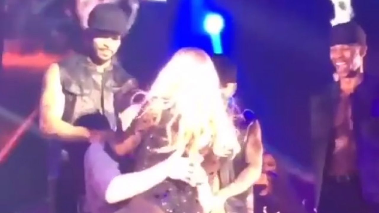 Hilarious: Mariah Carey Gives Lap Dance In South Africa - That Grape Juice