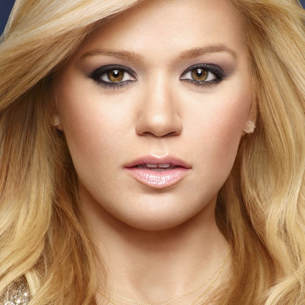 Kelly Clarkson Inks Longterm Deal With Atlantic / Readying R&B Album ...