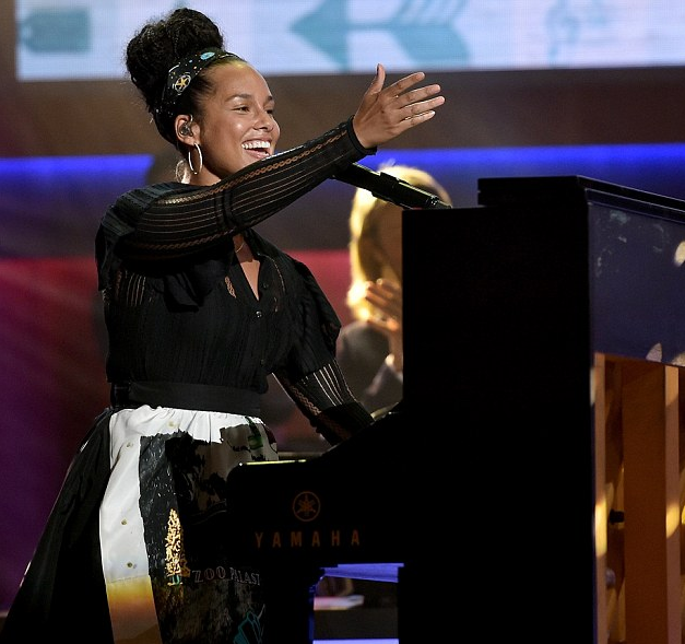 Did You Miss It? Alicia Keys Gets Standing Ovation At 'ACM Honors ...