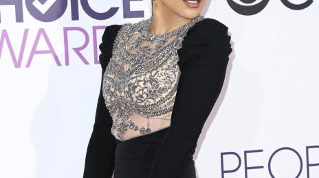 Jennifer Lopez Turns Heads At '2017 People's Choice Awards'