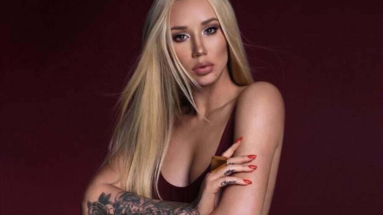 Iggy Azalea Gives Halftime Performance & Claps Back At Critic