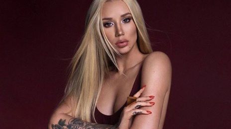 Iggy Azalea Drags Reporter / Wishes Him "Dog S**t For Christmas"