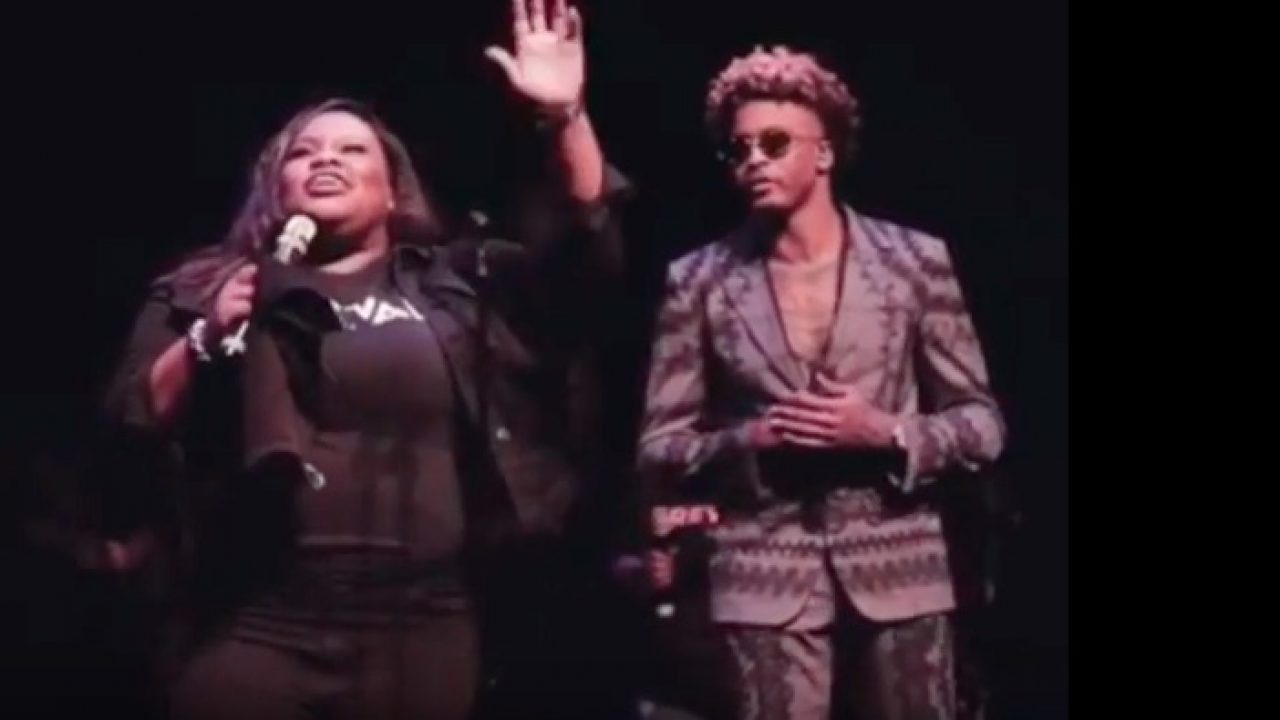 August Alsina Joins Tasha Cobbs On Stage For Powerful You Know My Name Performance Video That Grape Juice august alsina joins tasha cobbs on