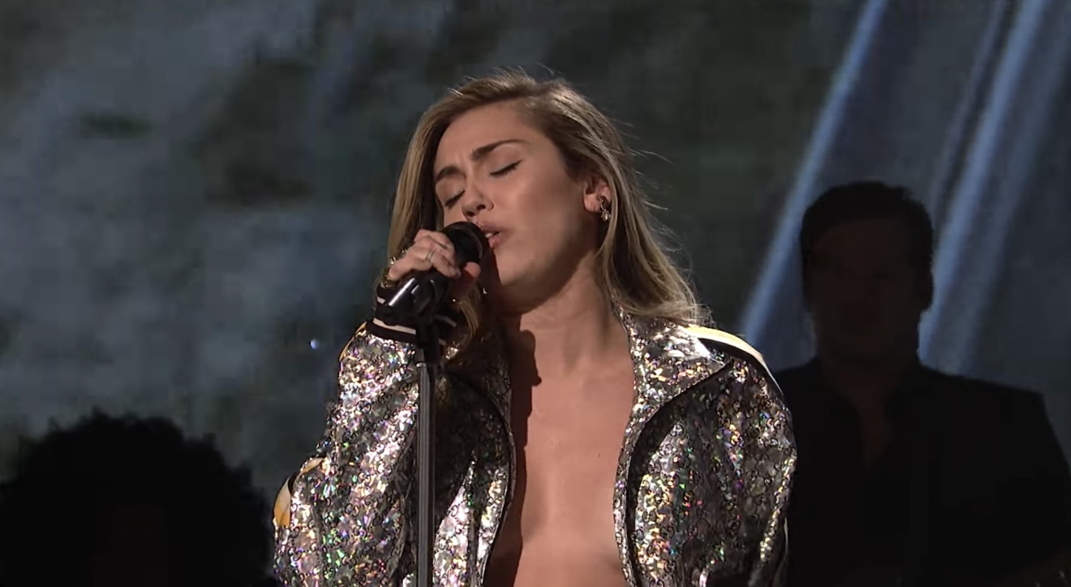 Did You Miss It?! Miley Cyrus Rocks 'SNL' With Mark Ronson [Video] - That Grape Juice2188 x 1200