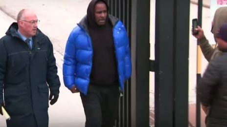 R. Kelly Released From Police Custody After Posting Bail / Slammed By Protesters [Video]