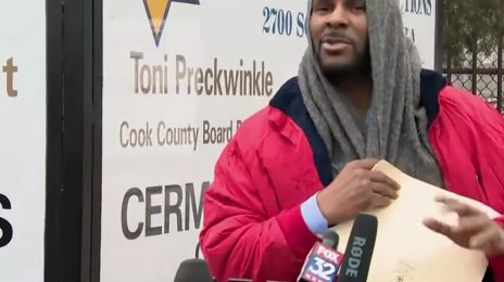 R. Kelly Released From Jail / Says "We're Gonna Straighten This Out"