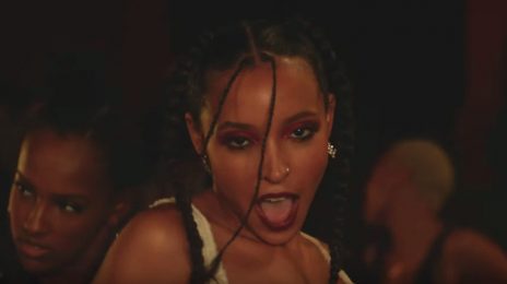 Tinashe Teams With 6LACK For New Single 'Touch & Go' / Will Release Tonight