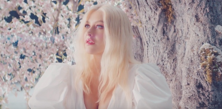 New Video: Christina Aguilera & A Great Big World - 'Fall On Me' - That ...