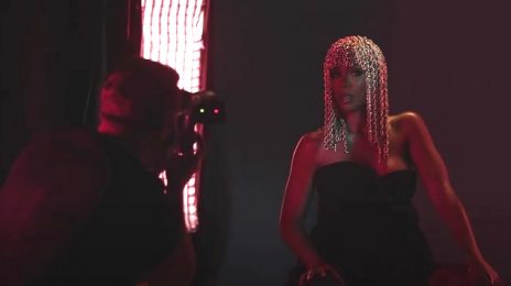 Behind The Scenes: Kelly Rowland - 'Crazy' Visualizer