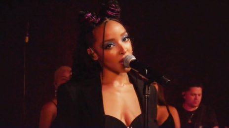 Watch: Tinashe Performs 'Small Reminders' on MTV Live