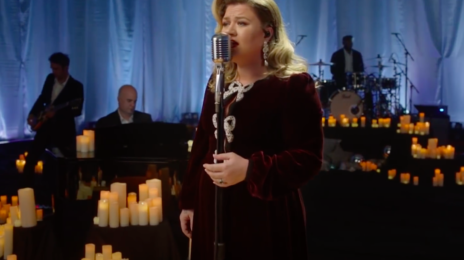 Watch: Kelly Clarkson Dazzles With 'Blessed' On 'Fallon'