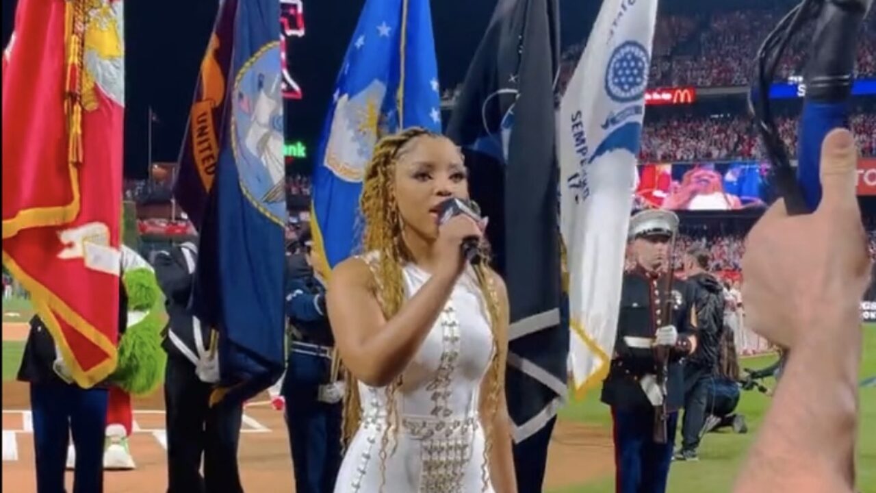 Watch Queen Latifah Perform National Anthem at Giants-Cowboys NFL Game –  Rolling Stone