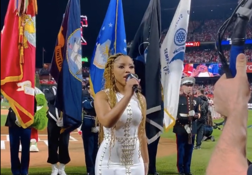 Chloe Bailey WOWS with US National Anthem at World Series 2022 [Video]