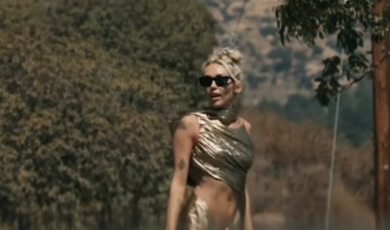 Miley Cyrus Pacing Toward Third UK #1 Single With ‘Flowers’