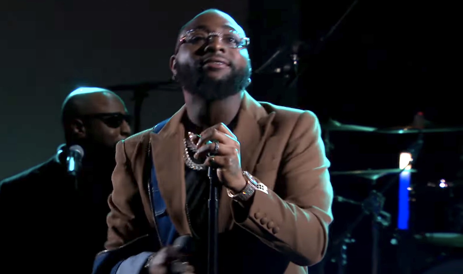 Davido Performs ‘Feel’ / ‘Unavailable’ Medley with The Compozers on ‘The Late Show’