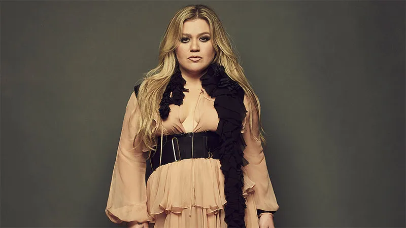 Kelly Clarkson Changes Lyrics To ‘Piece By Piece’ After Divorce