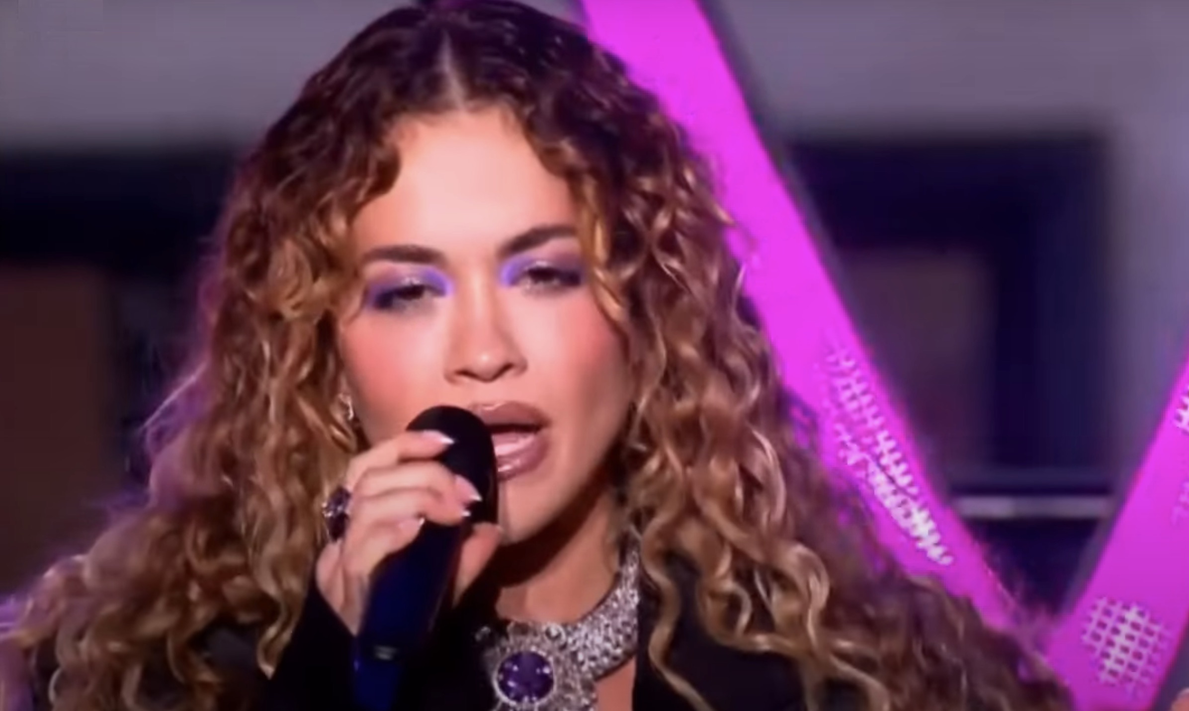 Rita Ora Performs ‘Don’t Think Twice’ on The One Show