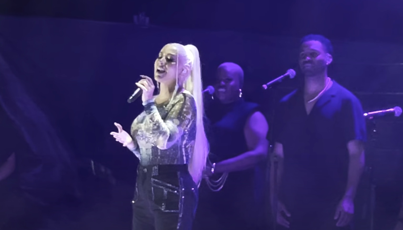 Christina Aguilera Wows With First Performance of ‘Hurt’ in 15 Years
