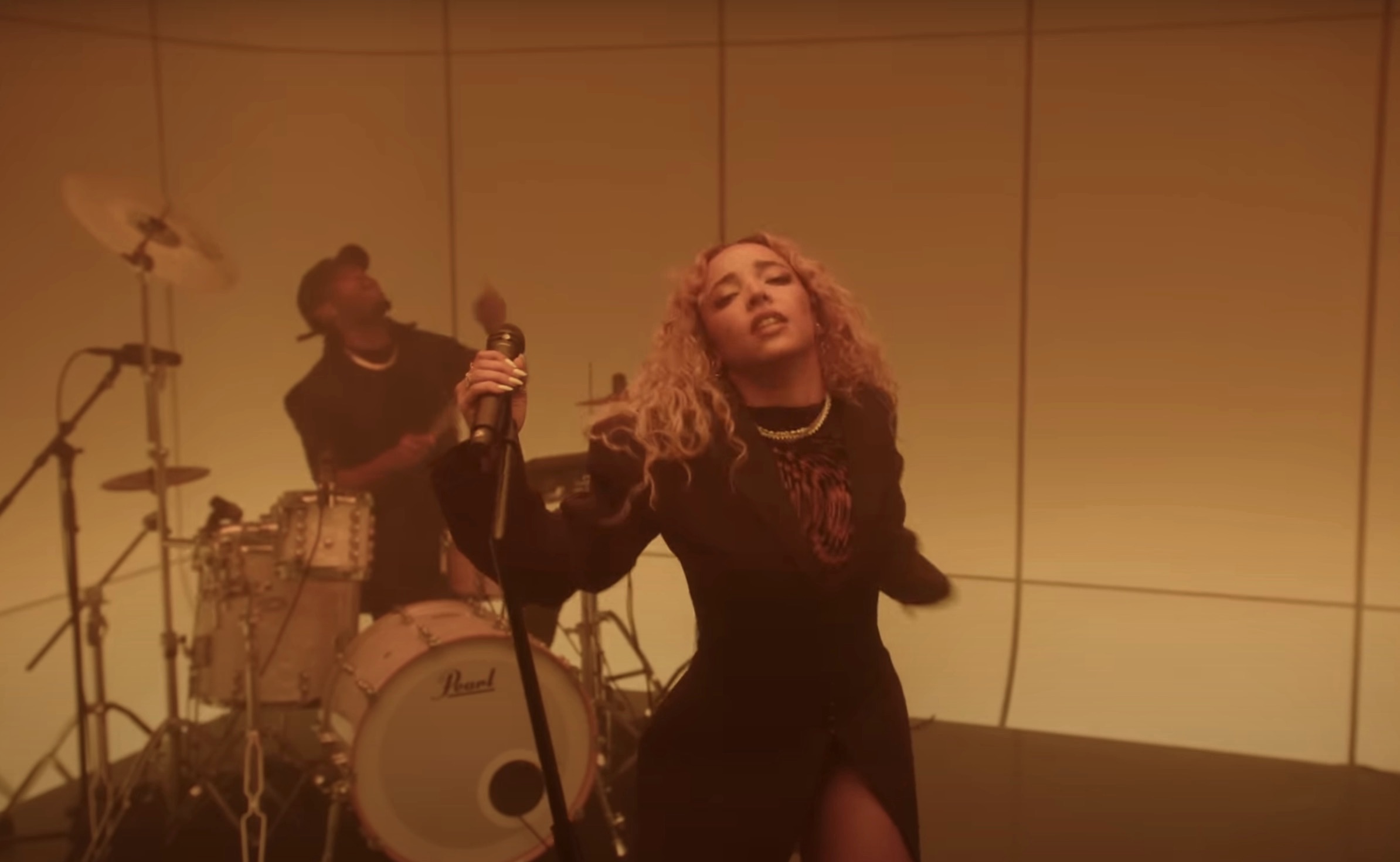 Watch: Tinashe Rocks VEVO with ‘Tightrope’ Live