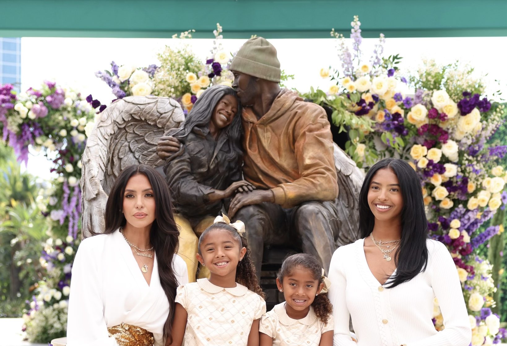 Lakers Unveil Kobe Bryant & Gigi Bryant Tribute Statue at Crypto.com Arena