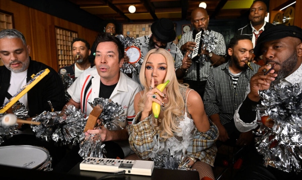 Watch: Gwen Stefani, Jimmy Fallon, & The Roots Reimagine ‘Hollaback Girl’ with Classroom Instruments on ‘The Tonight Show’