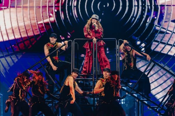 Jennifer Lopez Rocks Saudi Arabia