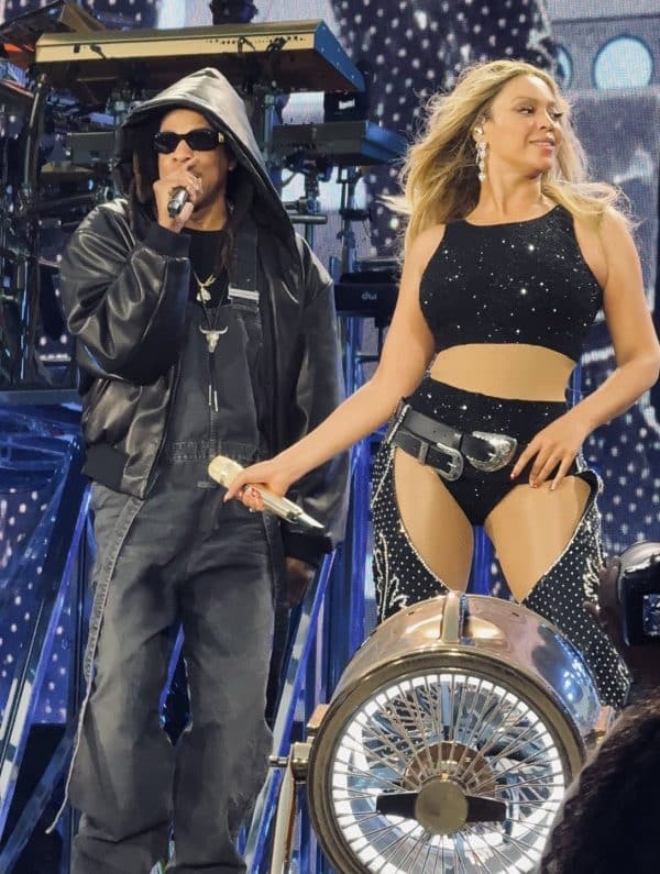 Beyonce & Jay-Z Surprise Performance in Paris