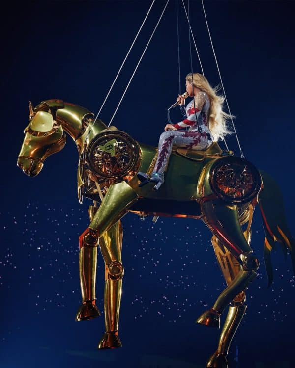 Beyoncé rides new horse during Cowboy Carter tour