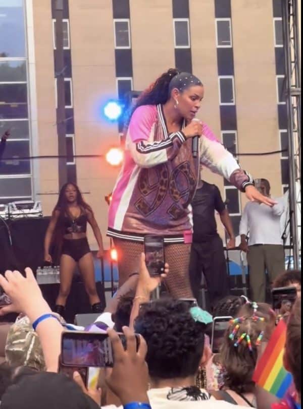 Jordin Sparks Stops Performance of 'No Air' to Help Overheated Fan